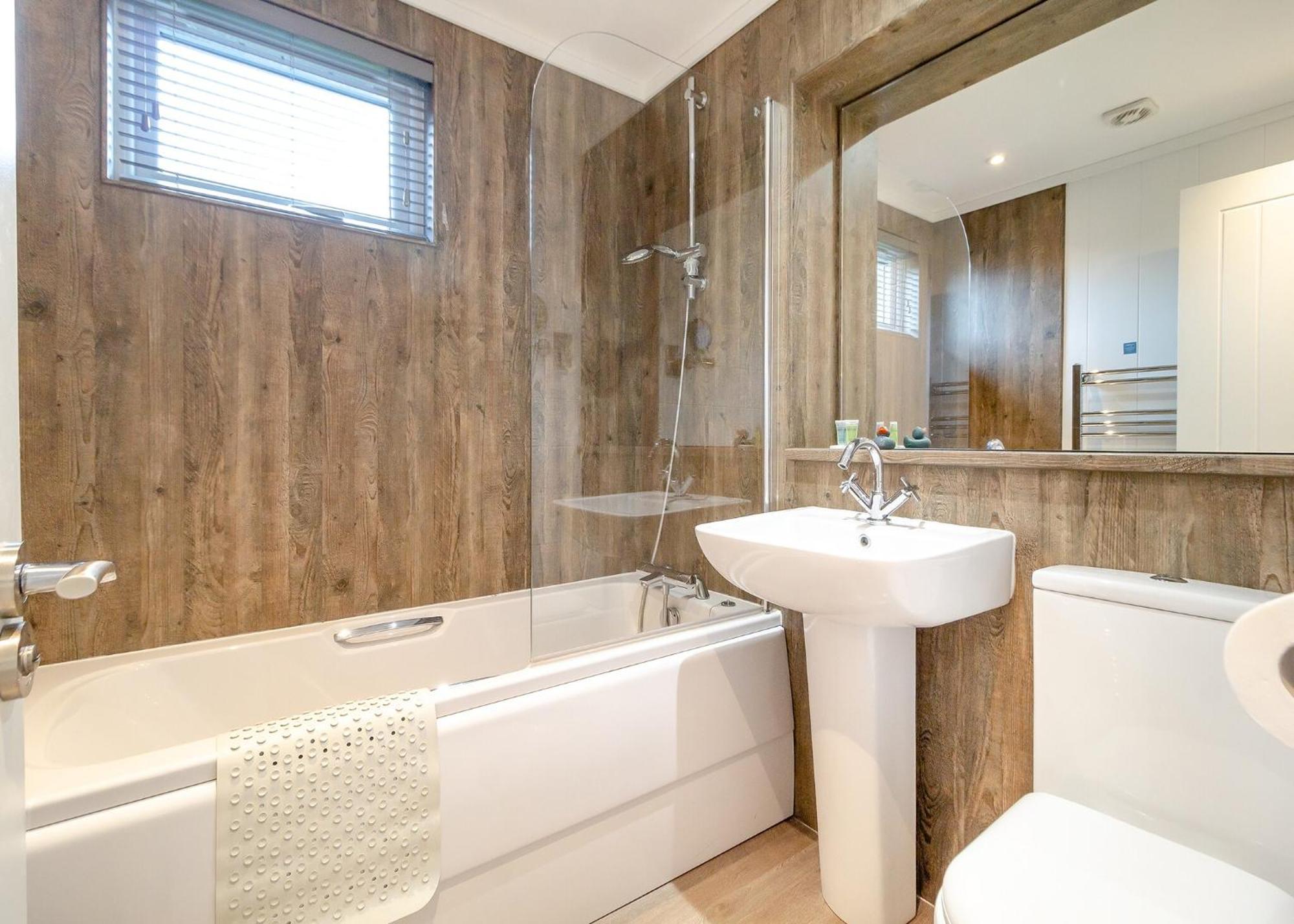 Norfolk Woods Resort And Spa Narborough  Room photo
